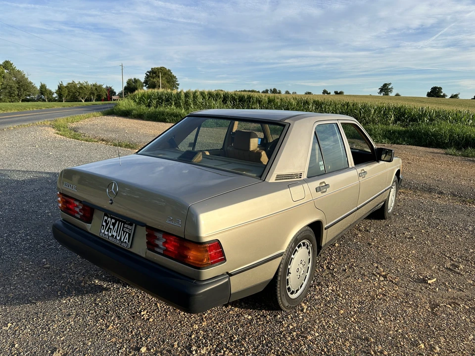 1986 Mercedes-Benz 190E - Image 12 of 31