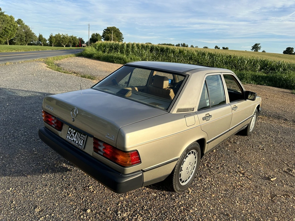 1986 Mercedes-Benz 190E - Image 13 of 31