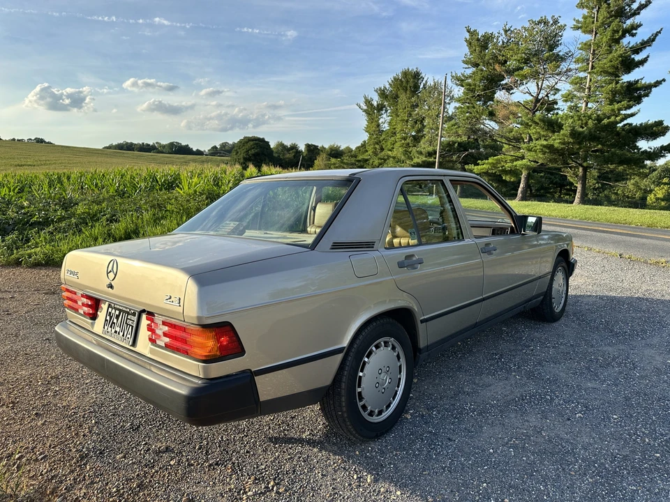 1986 Mercedes-Benz 190E - Image 11 of 31