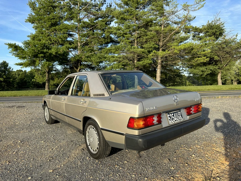 1986 Mercedes-Benz 190E - Image 18 of 31