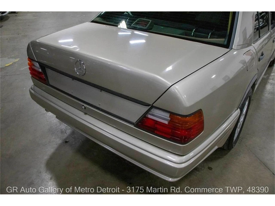 1986 Mercedes-Benz W124 E-Class - Image 15 of 31