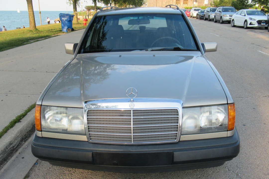 1986 Mercedes-Benz W124 E-Class - Image 2 of 8