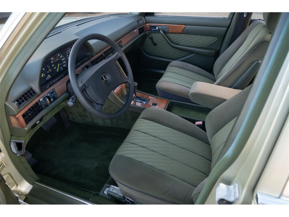 1986 Mercedes-Benz W124 E-Class - Image 7 of 11