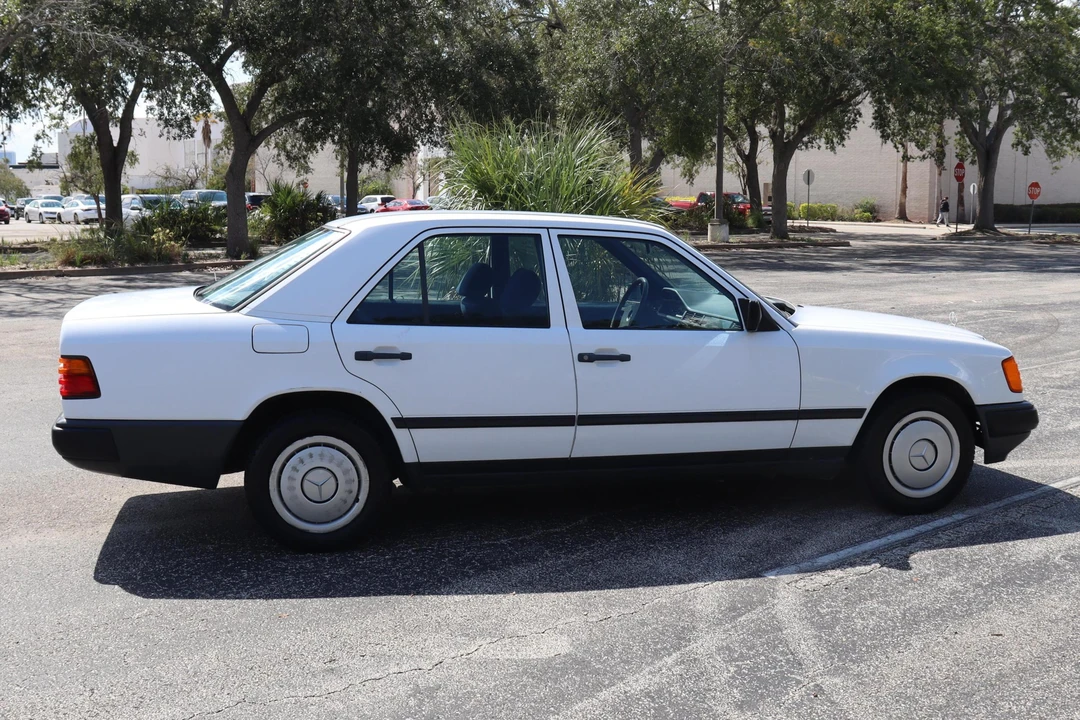 1986 Mercedes-Benz W124 E-Class - Image 3 of 31