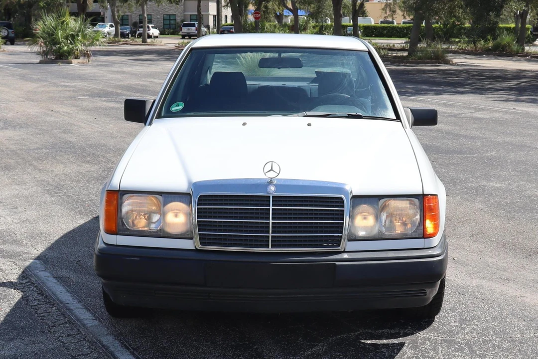 1986 Mercedes-Benz W124 E-Class - Image 2 of 31