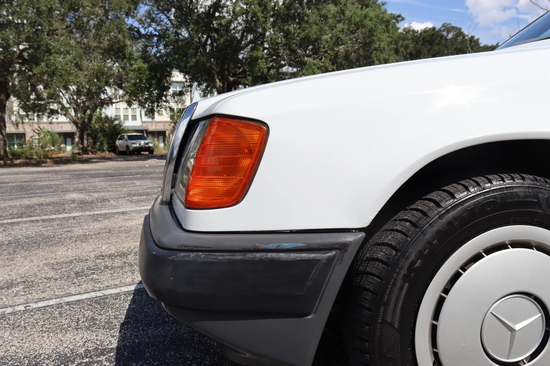 1986 Mercedes-Benz W124 E-Class - Image 17 of 31