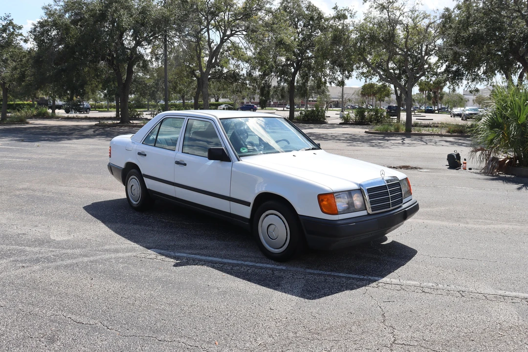 1986 Mercedes-Benz W124 E-Class - Image 11 of 31