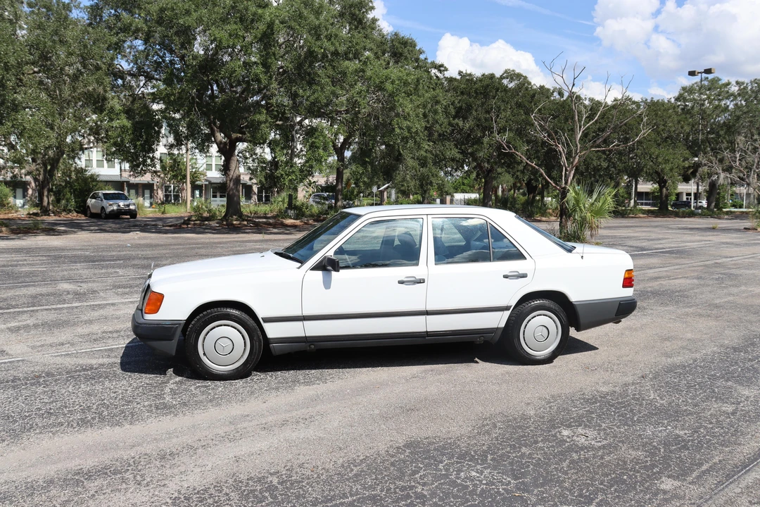 1986 Mercedes-Benz W124 E-Class - Image 8 of 31
