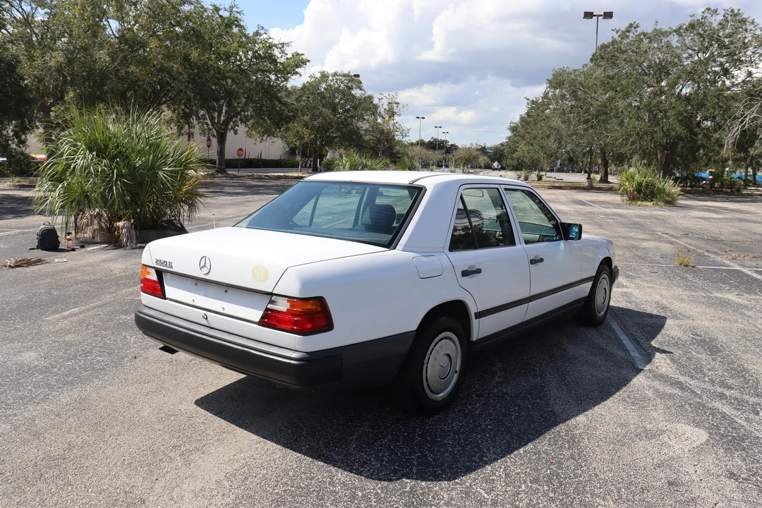 1986 Mercedes-Benz W124 E-Class - Image 9 of 31