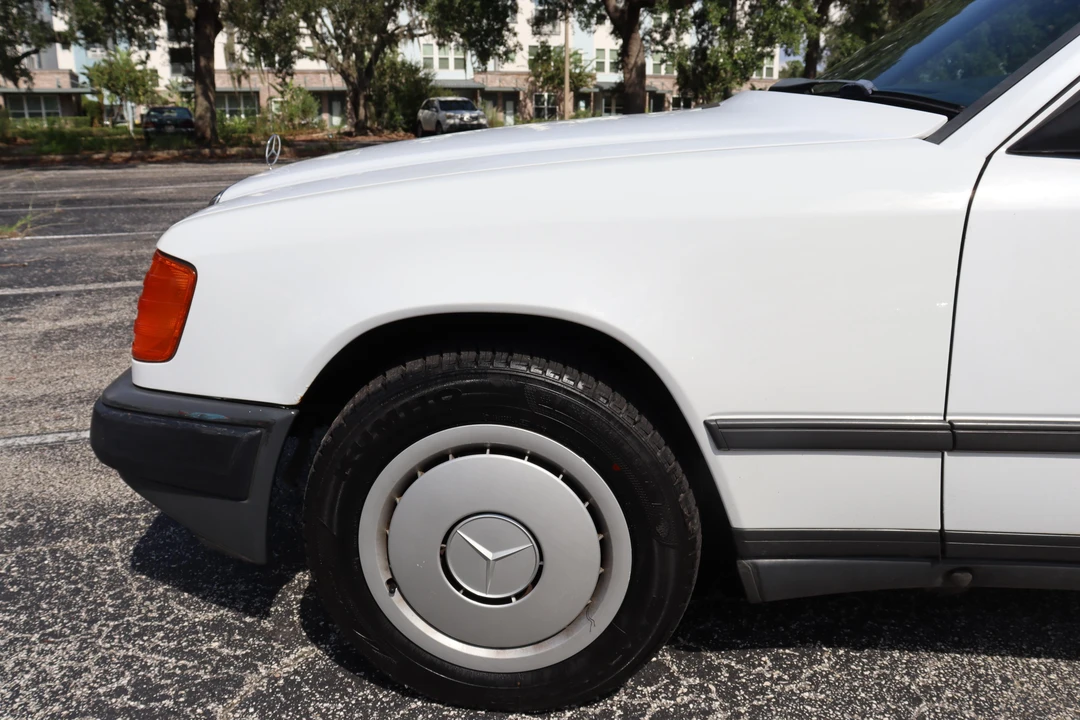 1986 Mercedes-Benz W124 E-Class - Image 18 of 31