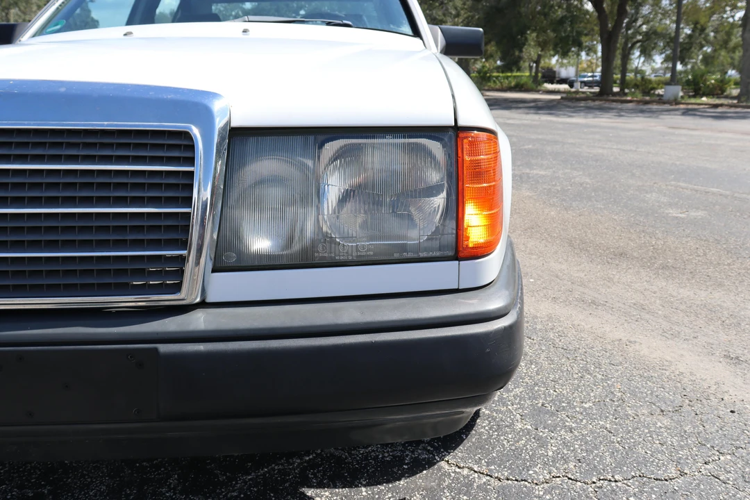 1986 Mercedes-Benz W124 E-Class - Image 16 of 31