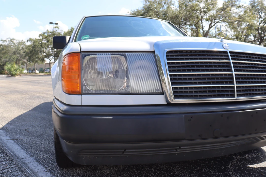 1986 Mercedes-Benz W124 E-Class - Image 12 of 31
