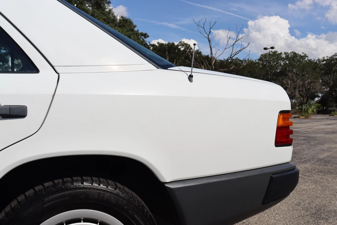 1986 Mercedes-Benz W124 E-Class - Image 25 of 31