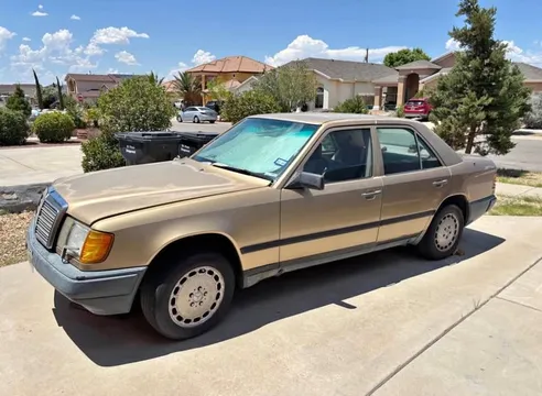 1986 Mercedes-Benz 300 E 3.0 Sedan 4D