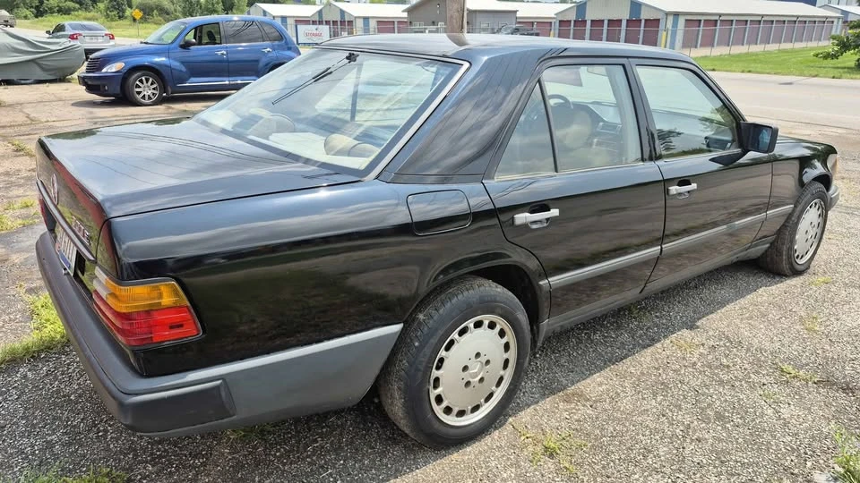 1986 Mercedes-Benz W124 E-Class - Image 2 of 6