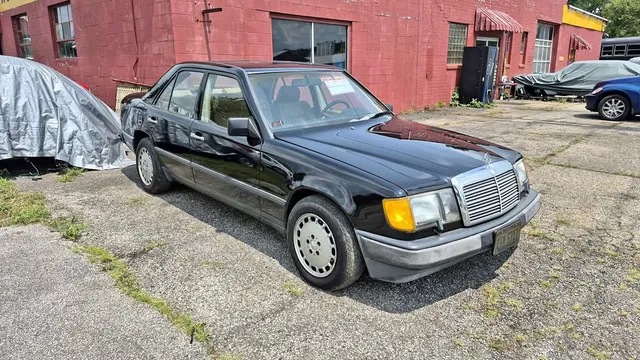 1986 Mercedes-Benz 300E 3.0 Sedan 4D