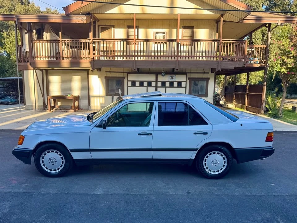 1986 Mercedes-Benz W124 E-Class - Image 10 of 20