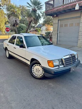 1986 Mercedes-Benz 300E 3.0 Sedan 4D