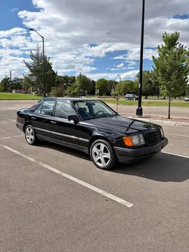 1986 Mercedes-Benz 300E 3.0 Sedan 4D