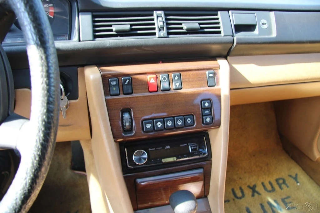 1986 Mercedes-Benz W124 E-Class - Image 16 of 21