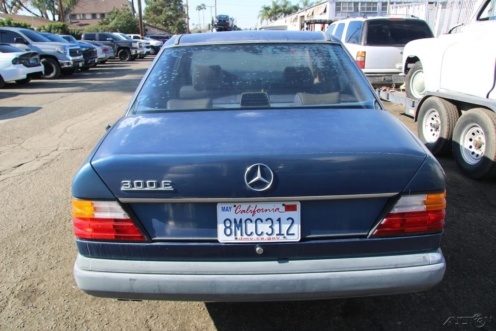 1986 Mercedes-Benz W124 E-Class - Image 4 of 21