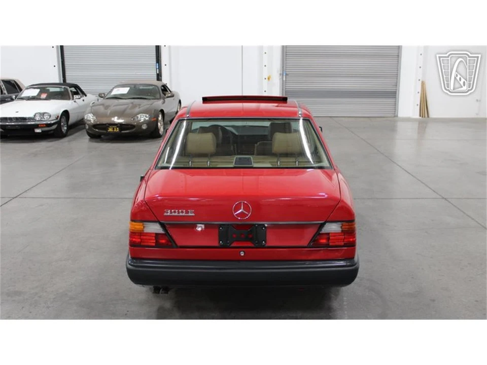 1986 Mercedes-Benz 190E - Image 11 of 31