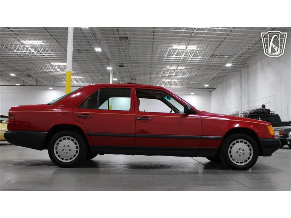 1986 Mercedes-Benz 190E - Image 29 of 31