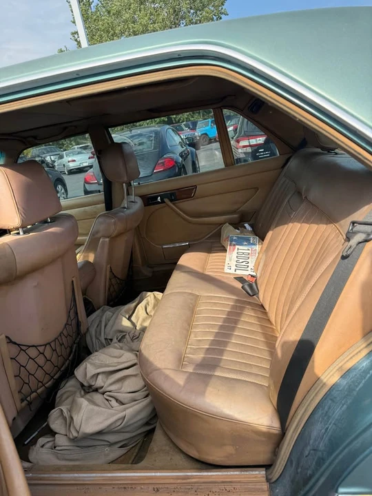 1986 Mercedes-Benz 190E - Image 11 of 11