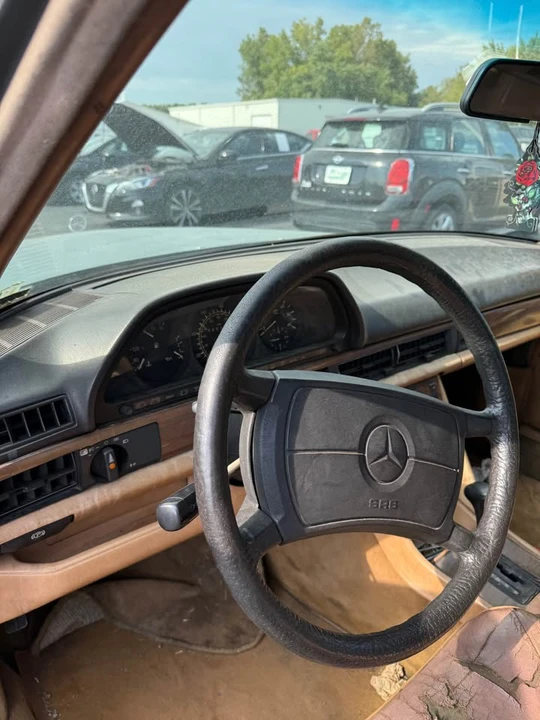 1986 Mercedes-Benz 190E - Image 9 of 11
