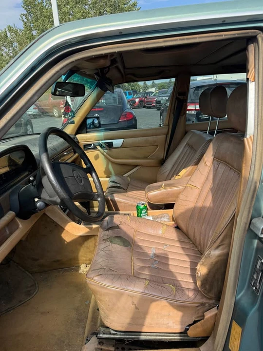 1986 Mercedes-Benz 190E - Image 10 of 11