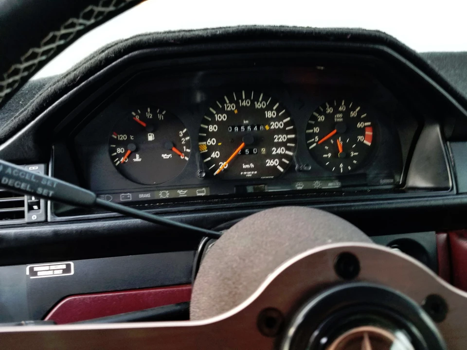 1986 Mercedes-Benz W124 E-Class - Image 30 of 31