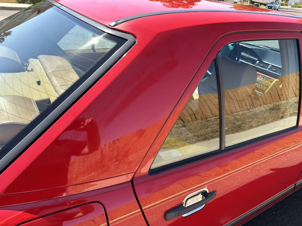 1986 Mercedes-Benz W124 E-Class - Image 30 of 31
