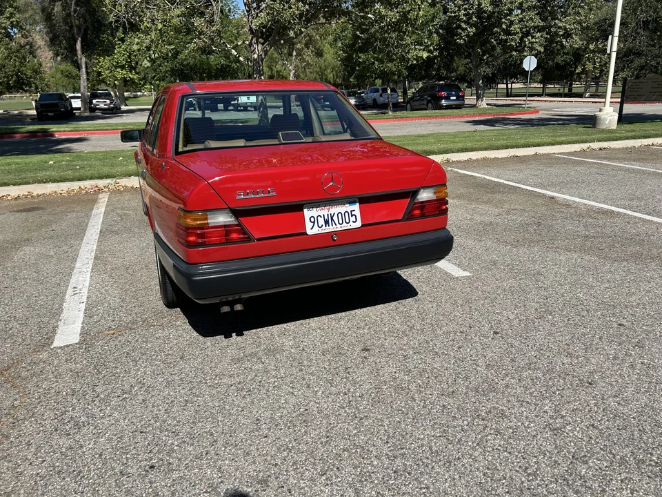 1986 Mercedes-Benz W124 E-Class - Image 8 of 31