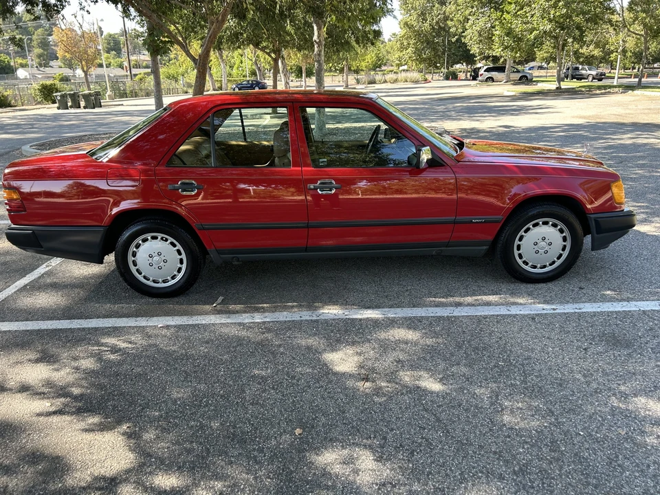 1986 Mercedes-Benz W124 E-Class - Image 13 of 31