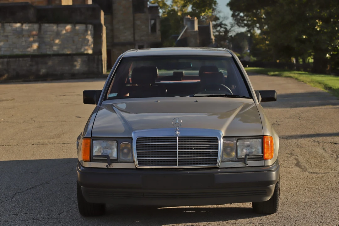 1986 Mercedes-Benz W124 E-Class - Image 2 of 31