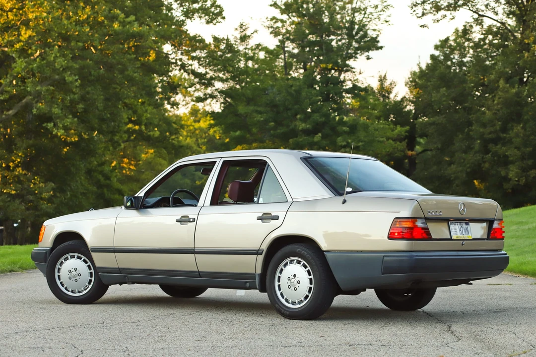 1986 Mercedes-Benz W124 E-Class - Image 30 of 31