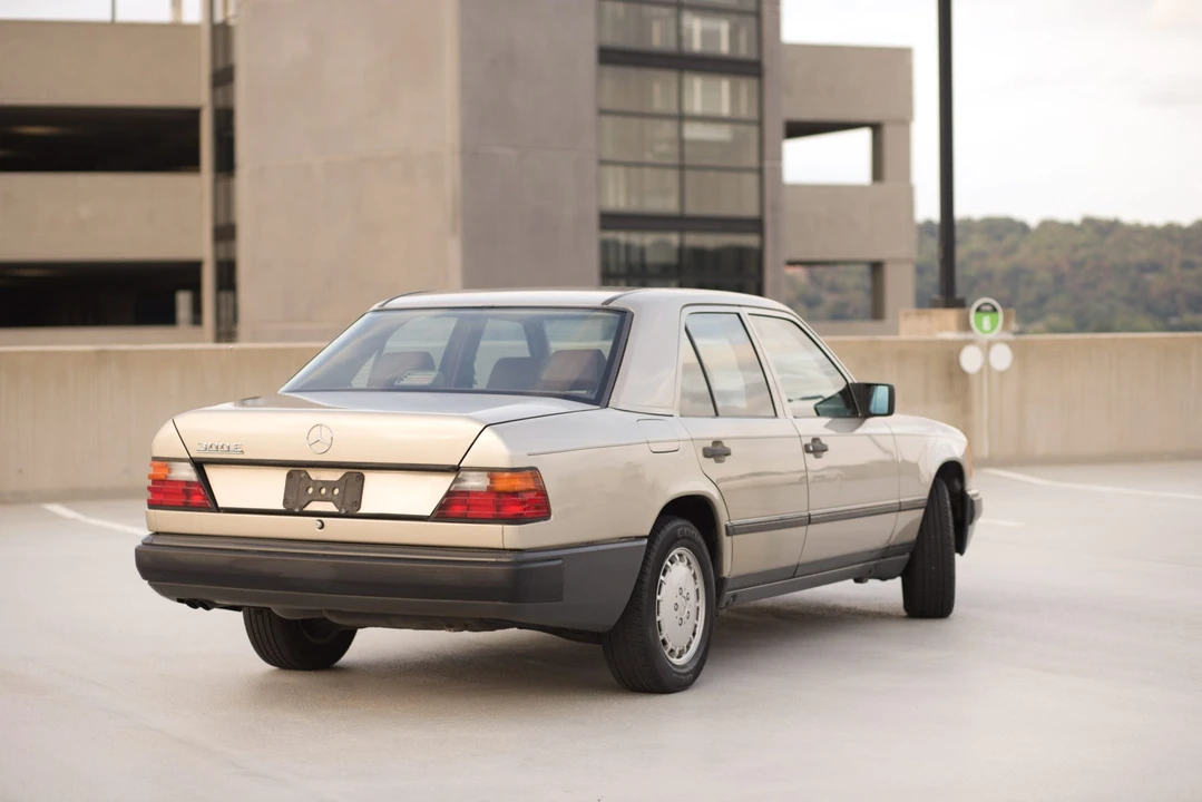 1986 Mercedes-Benz W124 E-Class - Image 18 of 31