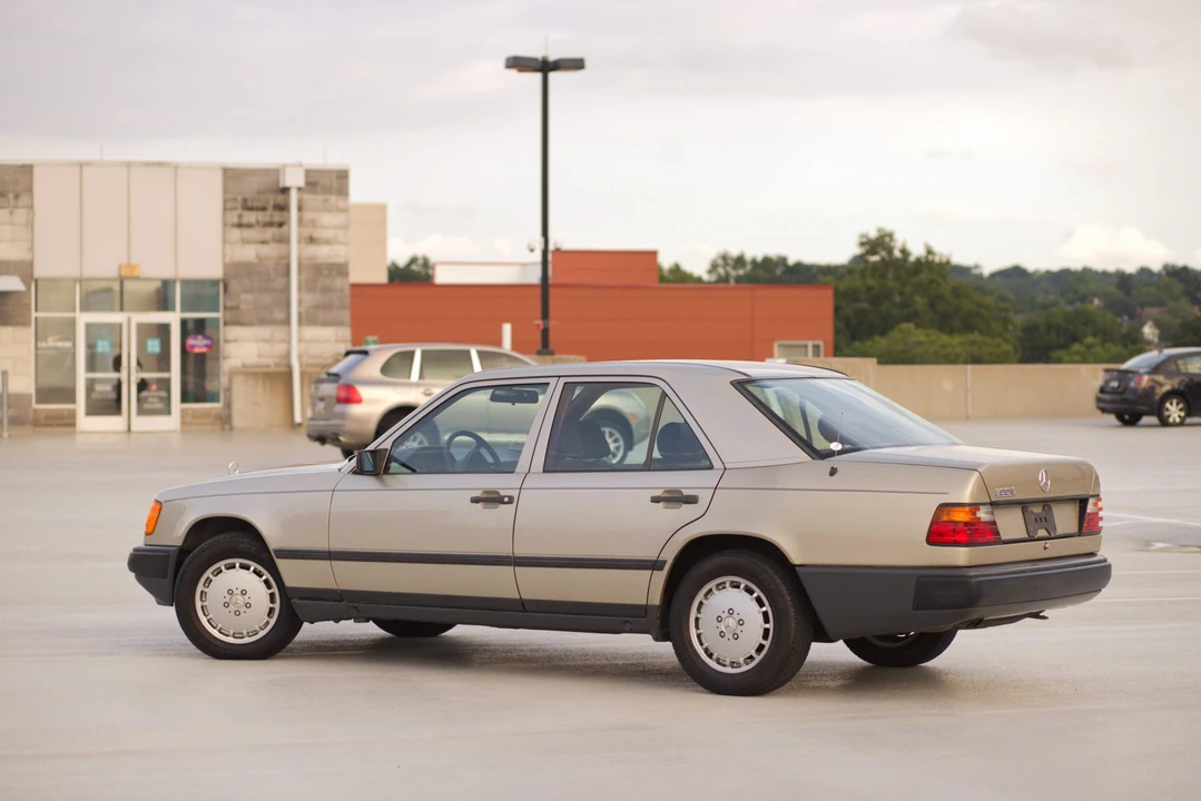 1986 Mercedes-Benz W124 E-Class - Image 24 of 31