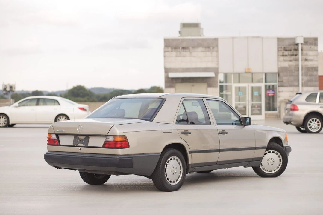1986 Mercedes-Benz W124 E-Class - Image 15 of 31