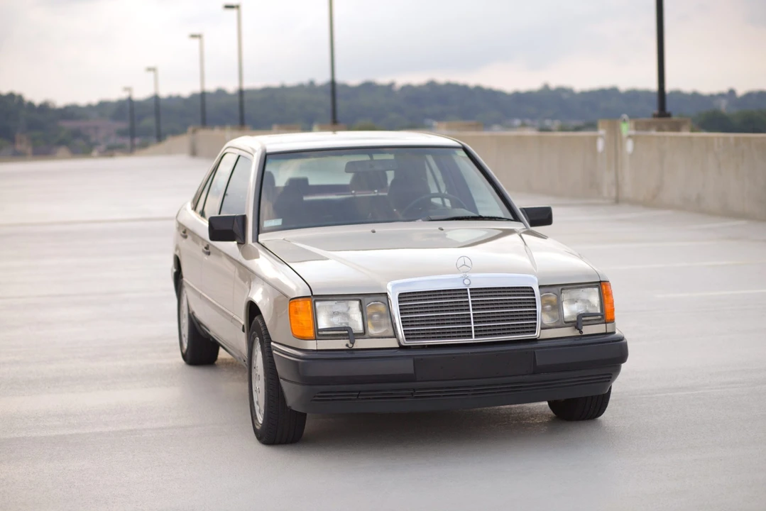 1986 Mercedes-Benz W124 E-Class - Image 2 of 31
