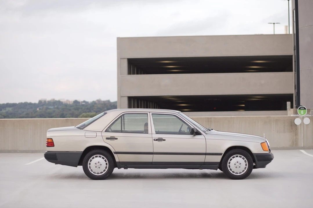 1986 Mercedes-Benz W124 E-Class - Image 10 of 31
