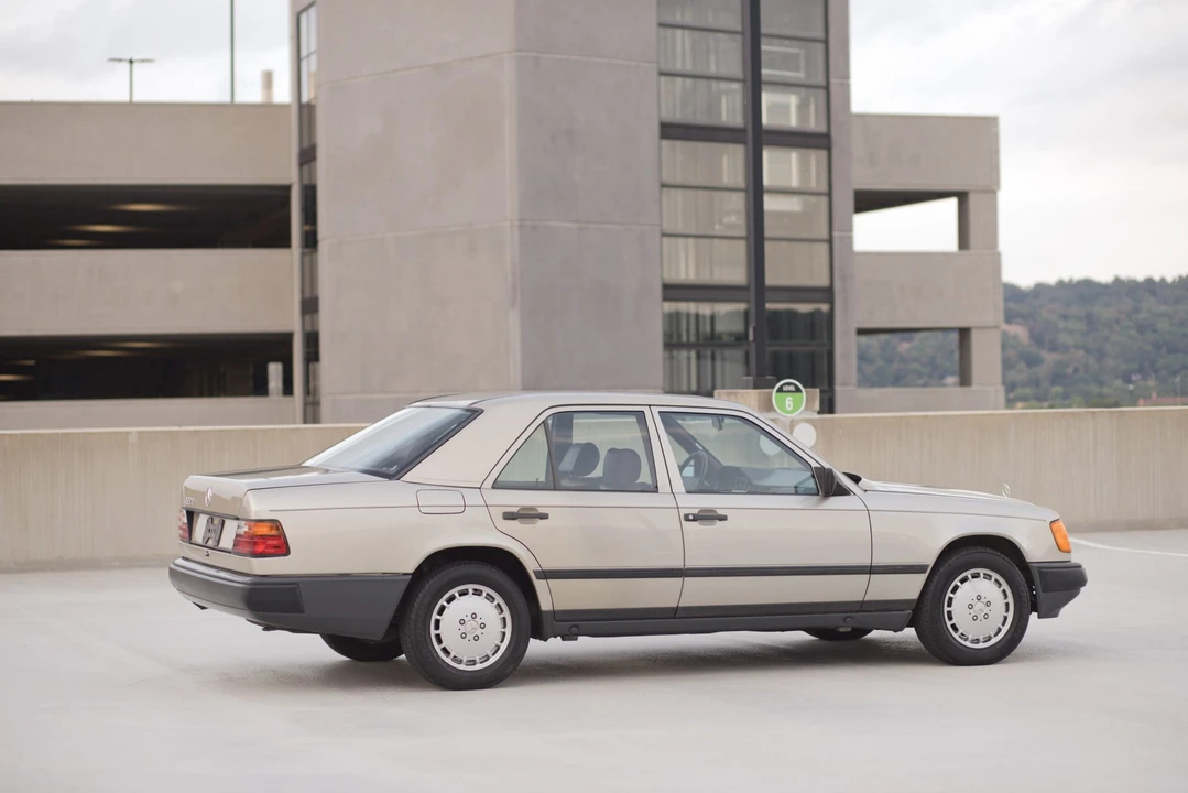 1986 Mercedes-Benz W124 E-Class - Image 11 of 31