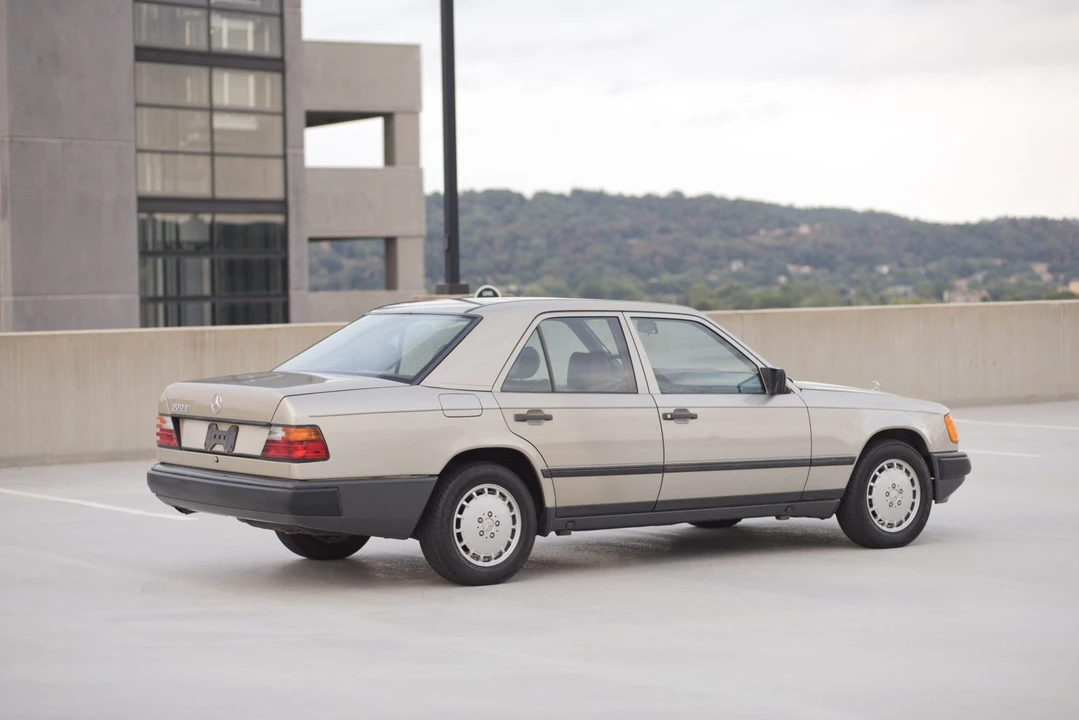 1986 Mercedes-Benz W124 E-Class - Image 12 of 31