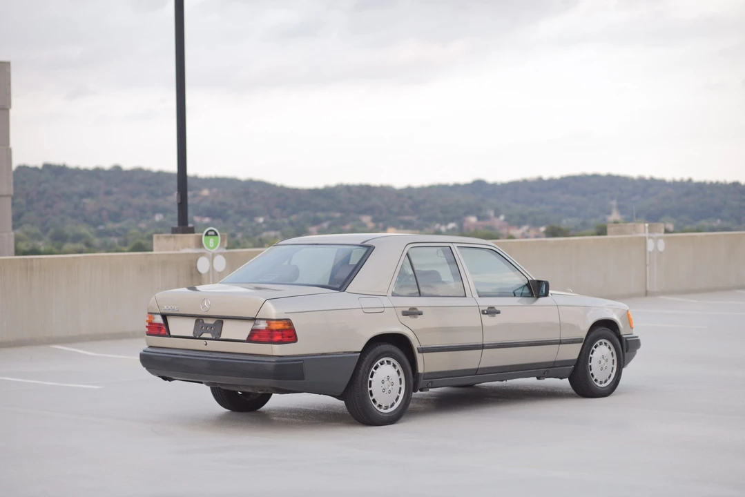 1986 Mercedes-Benz W124 E-Class - Image 14 of 31
