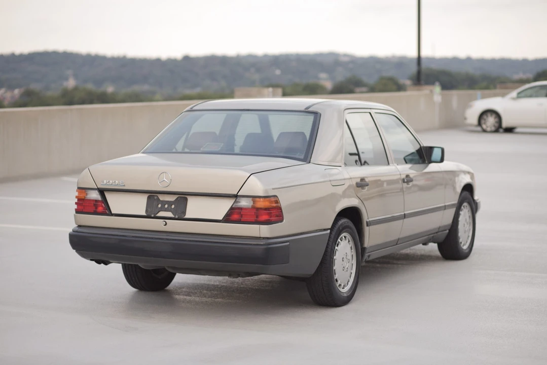 1986 Mercedes-Benz W124 E-Class - Image 17 of 31