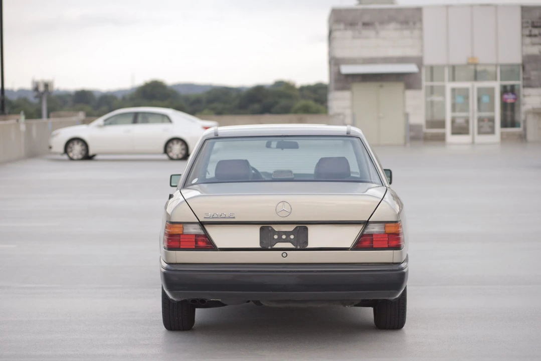 1986 Mercedes-Benz W124 E-Class - Image 19 of 31