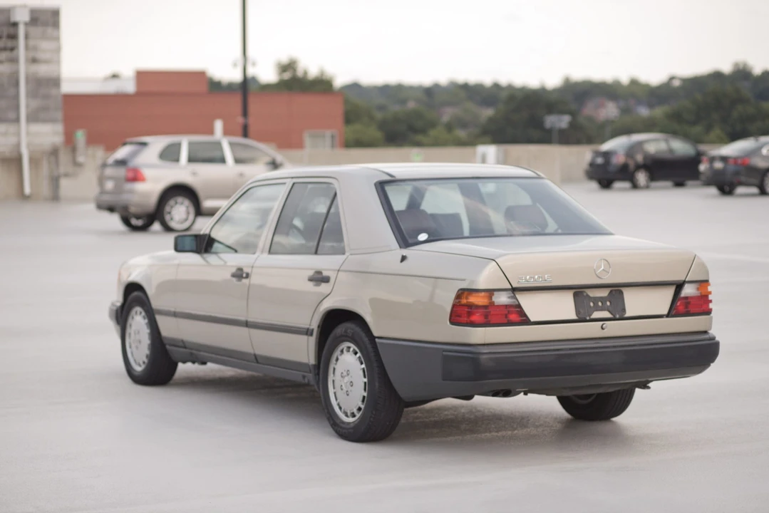 1986 Mercedes-Benz W124 E-Class - Image 20 of 31