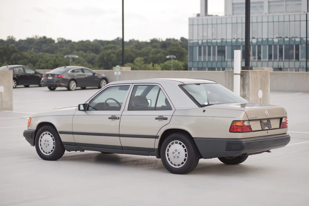 1986 Mercedes-Benz W124 E-Class - Image 23 of 31