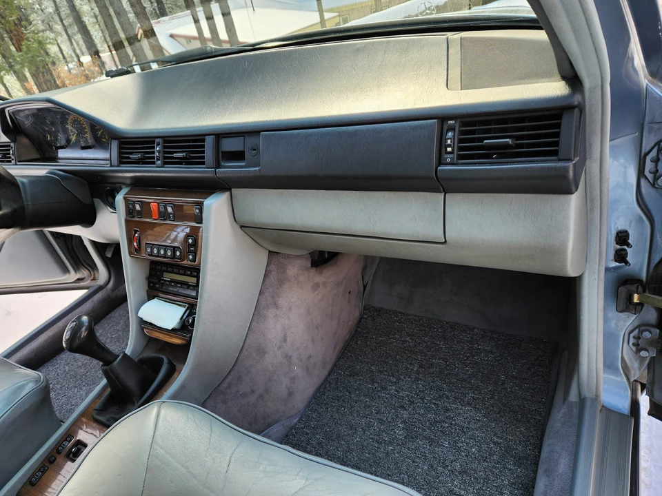 1986 Mercedes-Benz W124 E-Class - Image 30 of 31