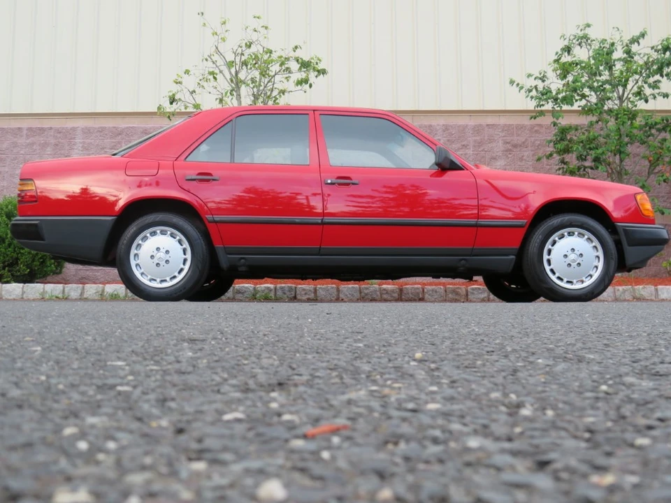 1986 Mercedes-Benz W124 E-Class - Image 18 of 31